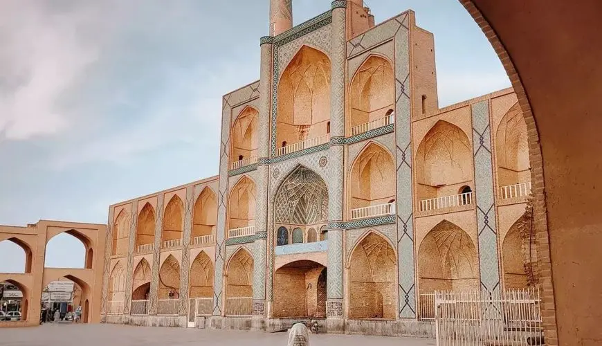 اجاره سوئیت در یزد و هتل آپارتمان در یزد ارزان با قیمت مناسب برای مسافران